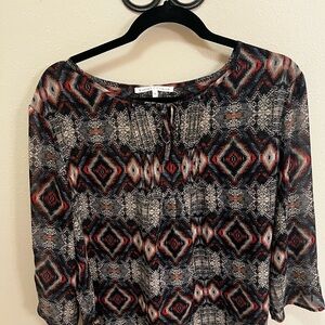 Violet & Claire Black and Gray Graphic Blouse